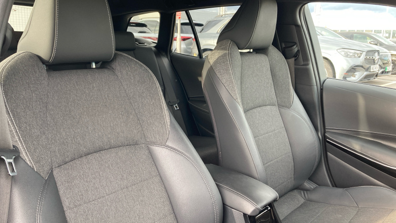 Toyota Corolla 2.0 VVT-i Hybrid Design 5dr CVT Hybrid Estate